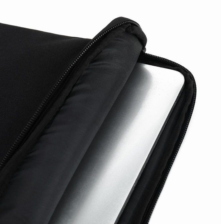 Funda CELLY Organizer 13.3" Negra (NOMADSLEEVEBK)