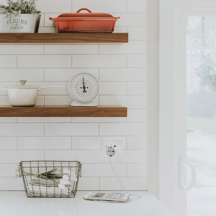 Enchufe Pared Nanocable Schuko/USB-A/USB-C (10.35.0011)