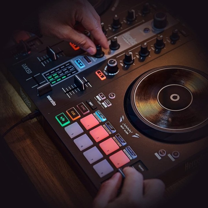 Hercules DjControl Inpulse 300 MK2 Controladora DJ USB