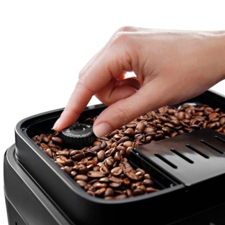 DeLonghi Magnifica Evo Cafetera Superautomática con Depósito de Leche 15 Bares Molinillo Integrado Titanio/Negra