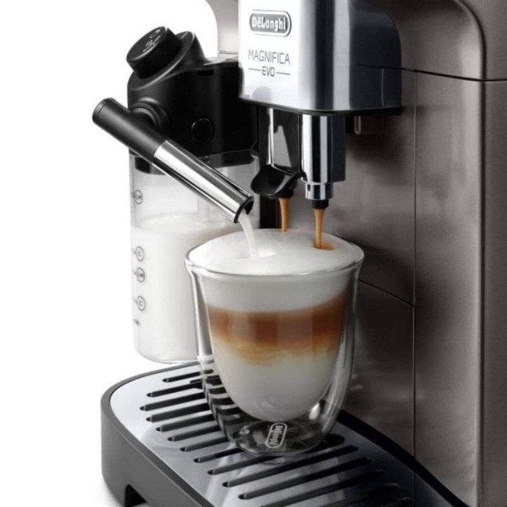DeLonghi Magnifica Evo Cafetera Superautomática con Depósito de Leche 15 Bares Molinillo Integrado Titanio/Negra