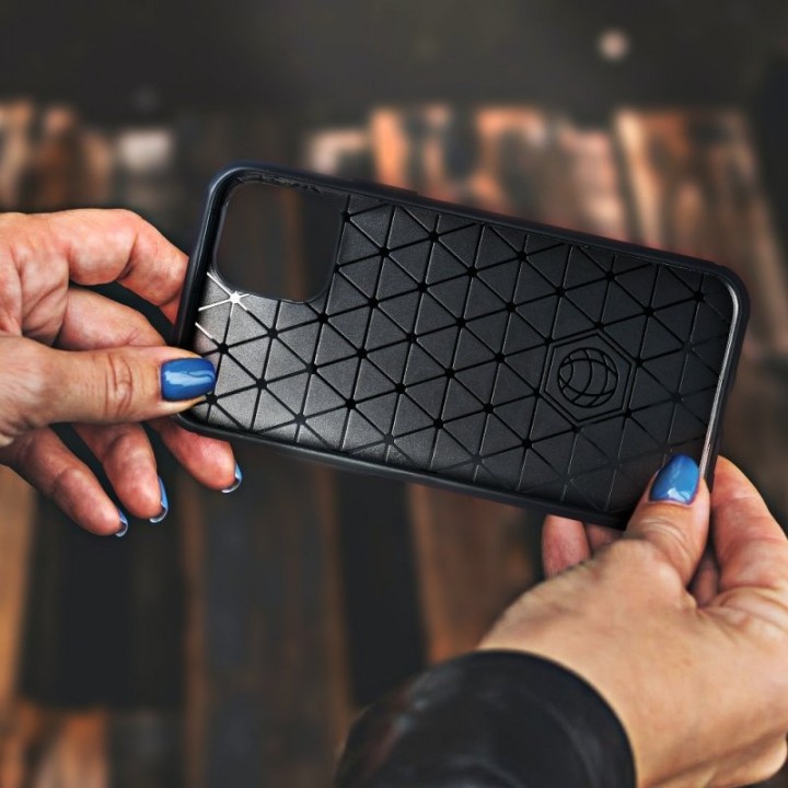 Cool Funda Carbón Negro para iPhone 16